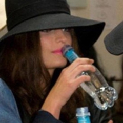 新西兰 进口矿泉水waiwera湾蓝 矿泉水 月子水 500...