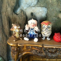 专业订制玻璃钢卡通雕塑松鼠、猫头鹰、嘟嘟，动物圆雕制作