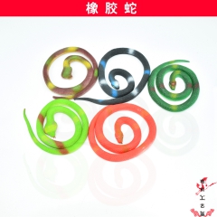 热卖仿真假蛇软胶动物橡胶蛇 整蛊道具新奇特儿童玩具景区货源
