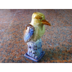 供应陶瓷摆饰鹦鹉.啄木鸟.等鸟类产品.