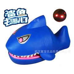 新款大号鲨鱼玩具 咬手指鲨鱼 咬人玩具整蛊整人玩具鲨鱼中文版