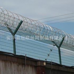 【质量第一】/公路铁丝网/护栏网电话/抗老化、抗辐射 护拦网