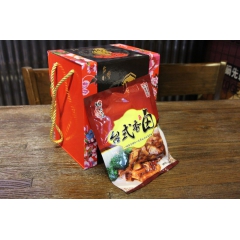 轻轻一碰，肉块儿就完全散在卤汁里，锅先森